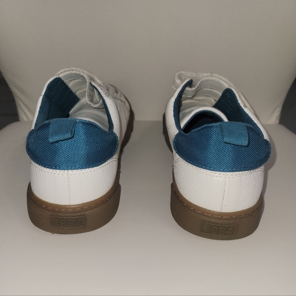 Old Navy Off White Sneakers with Blue Accents - Picture 4 of 9